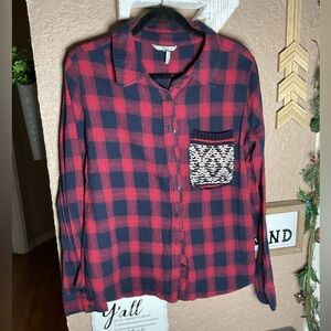 BKE Buckle Red and Black Plaid Flannel Shirt Knit Pocket Women’s Size Medium